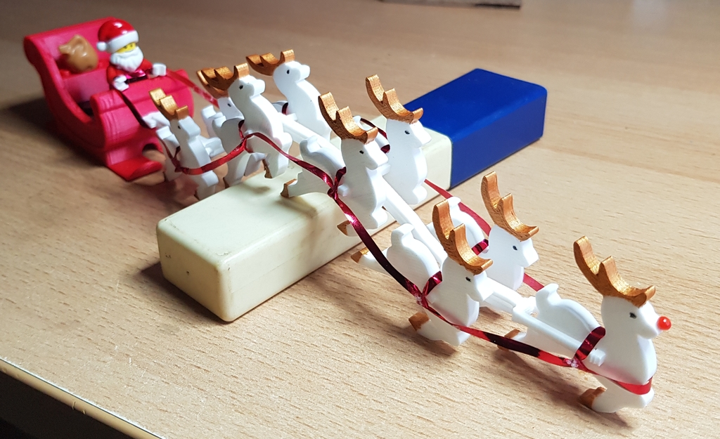 Chain Harness for Santa Sleigh with Reindeer and Lego minifigures