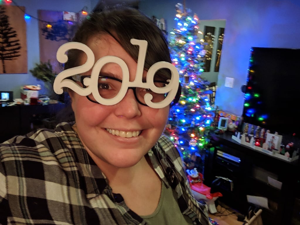 2019 hook on new years glasses