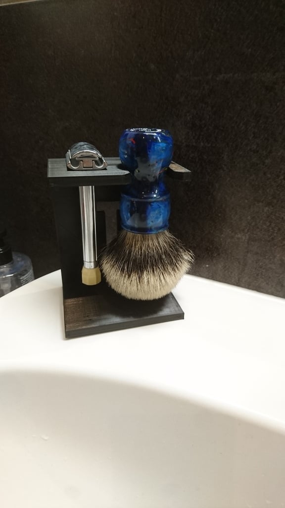 Stand for 26mm shaving brush and razor