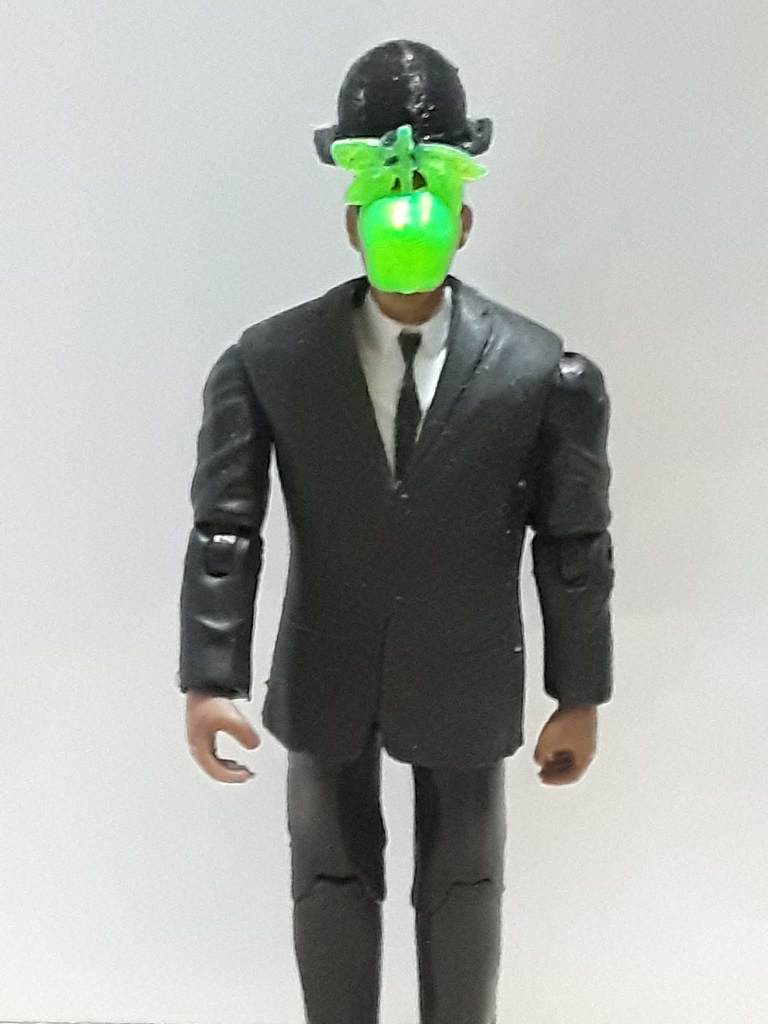 Bowler Hat and Apple (1:18 scale)