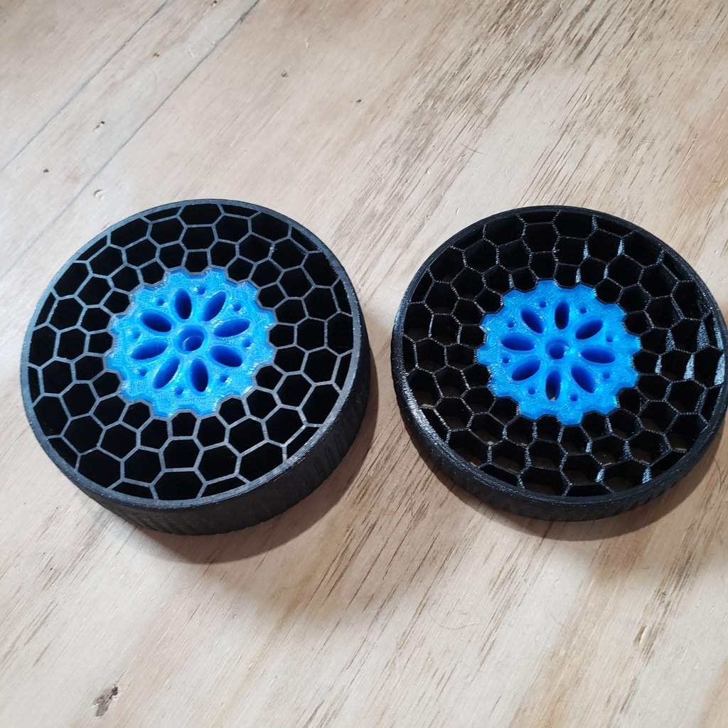 airless tire hub and tire