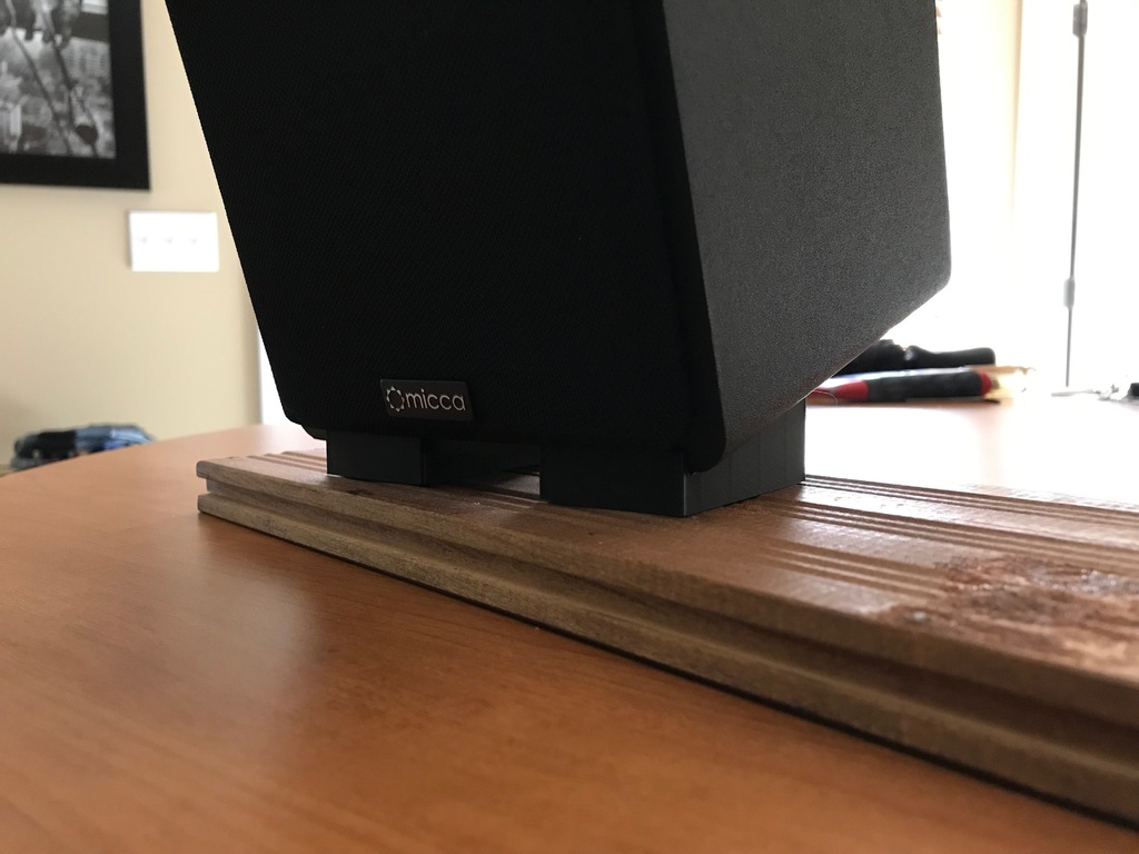 Bookshelf speaker angled brace