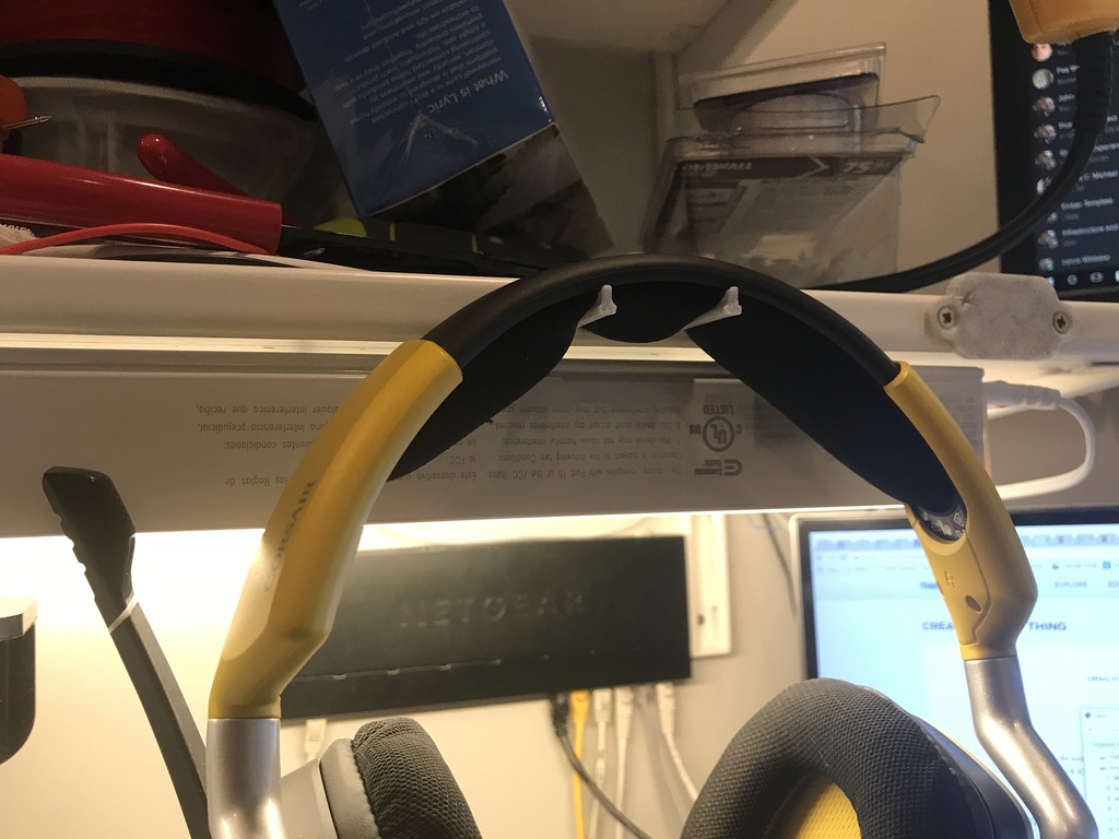 Headphones Rack (Screw Mounted)