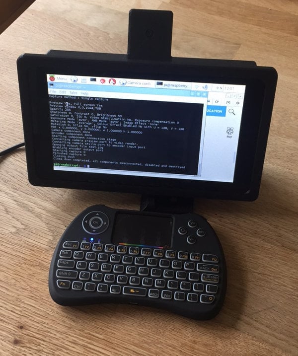 Raspberry Pi 7 Inch Touch Screen - Wall Mount Case with Camera