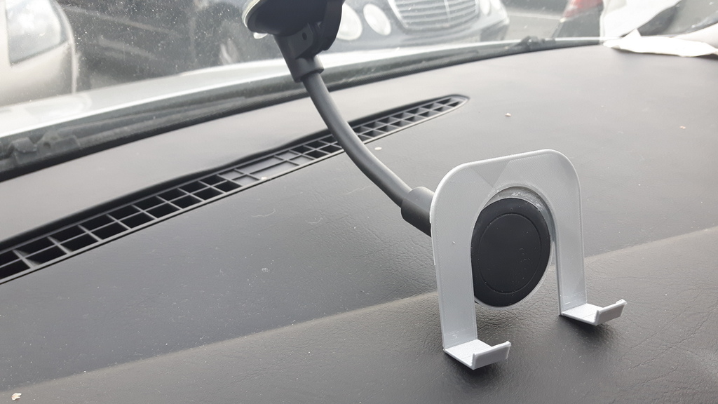Mobile phone (gsm) magnetic car mount fixer