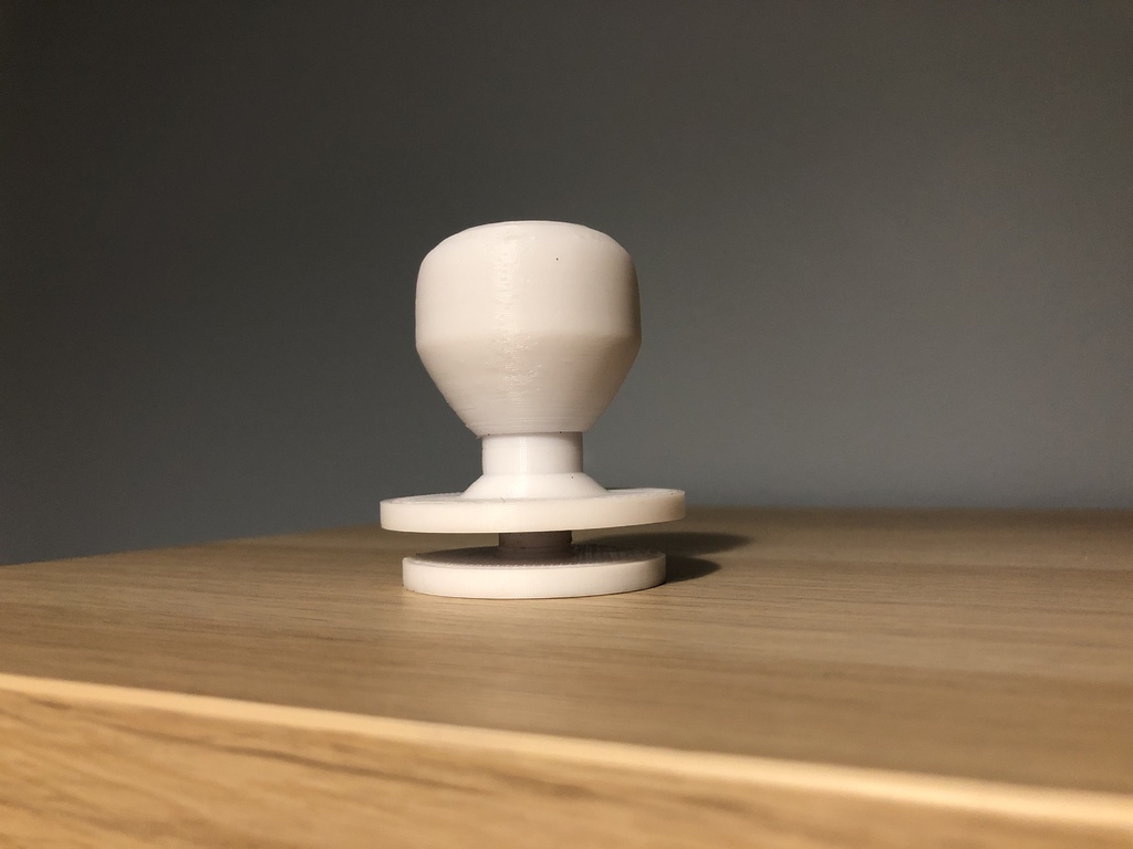 Leveled espresso tamper for a flat and even coffee puck