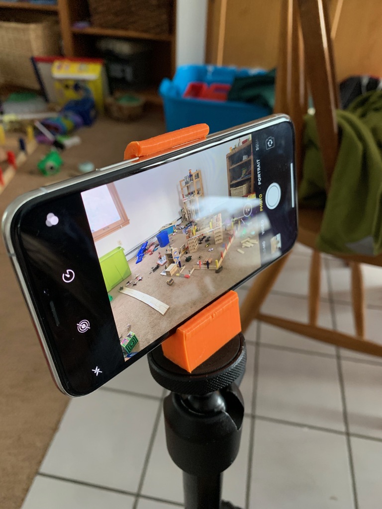 iPhone XS and XS Max Tripod Holder