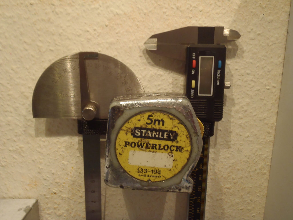 Measuring tool holder