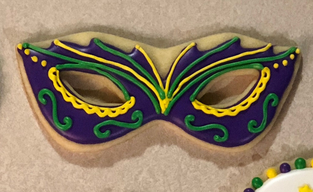 Masquerade mask cookie cutter