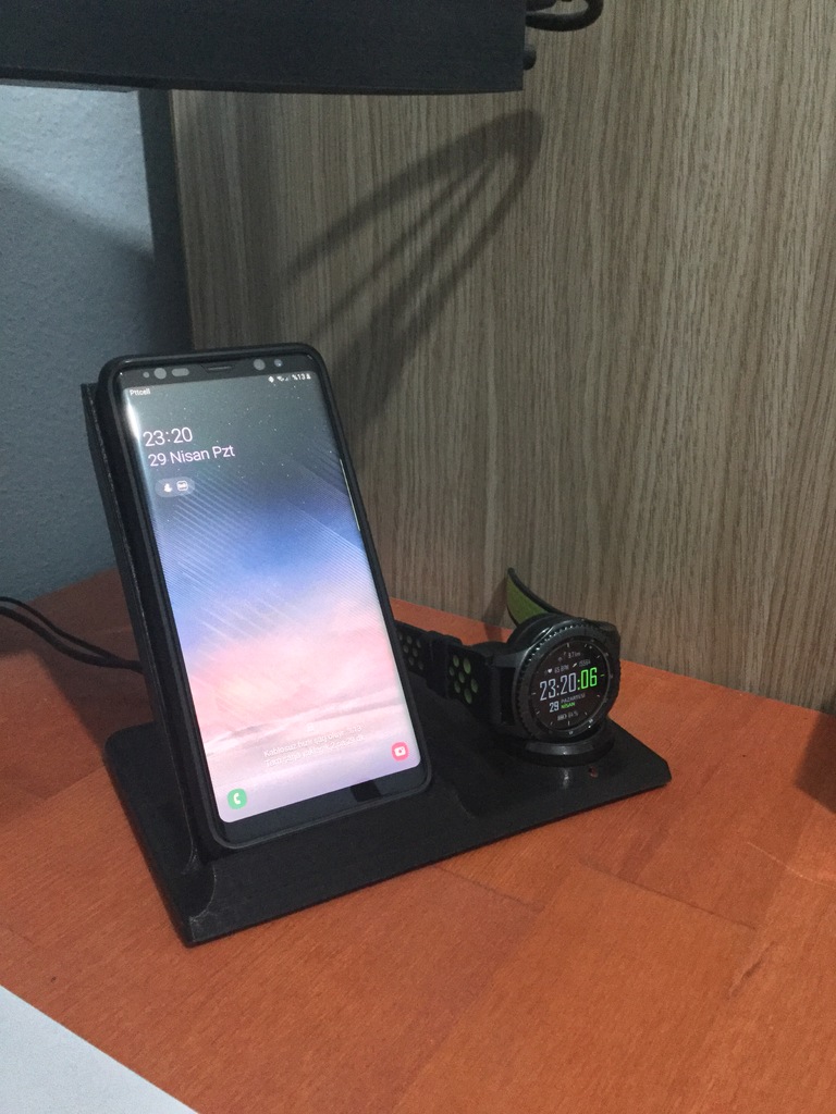 Samsung Note 8 and Gear S3 Frontier Wireless Charger Stand. Spigen F301W