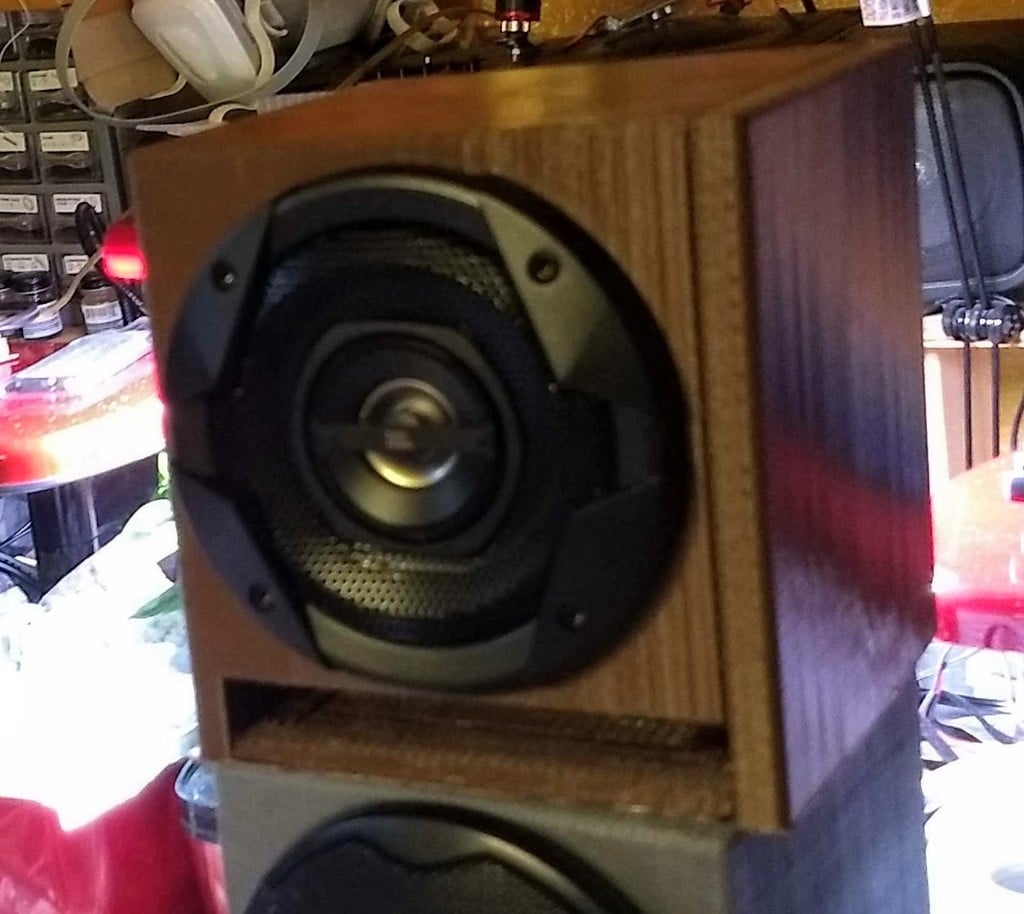 Speaker Enclosure with baffles for 4" Speaker