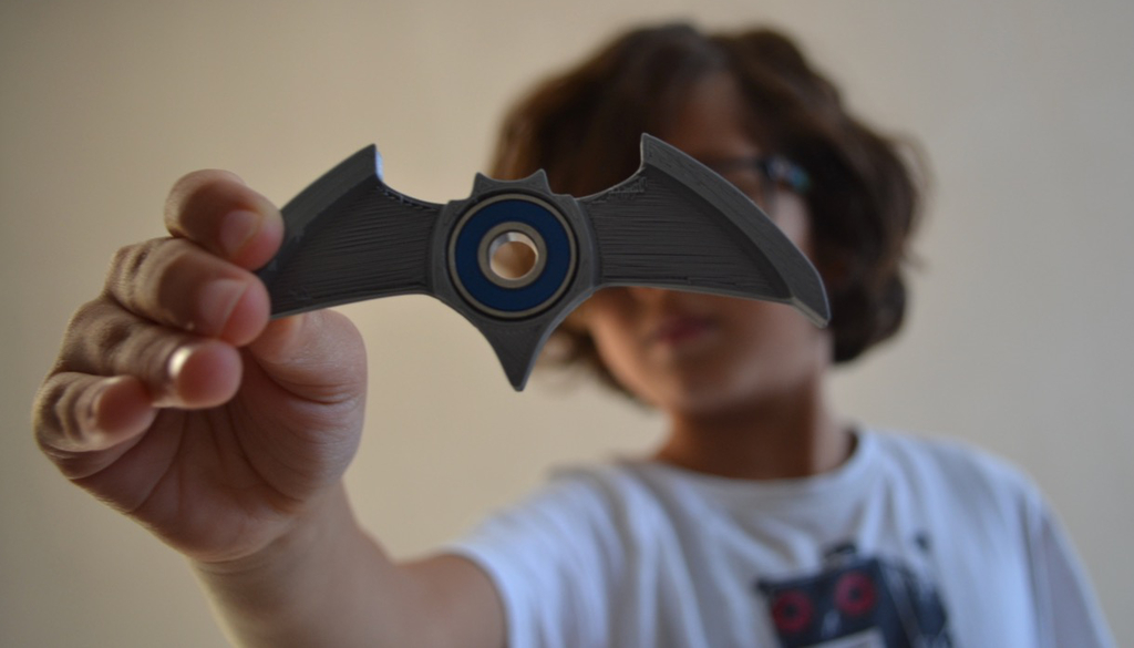 Batarang Spinner