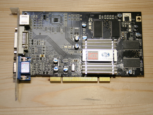 Sapphire ATI Radeon 7000 - PCI Bracket / Slot