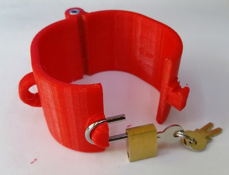 Hand cuff with padlock