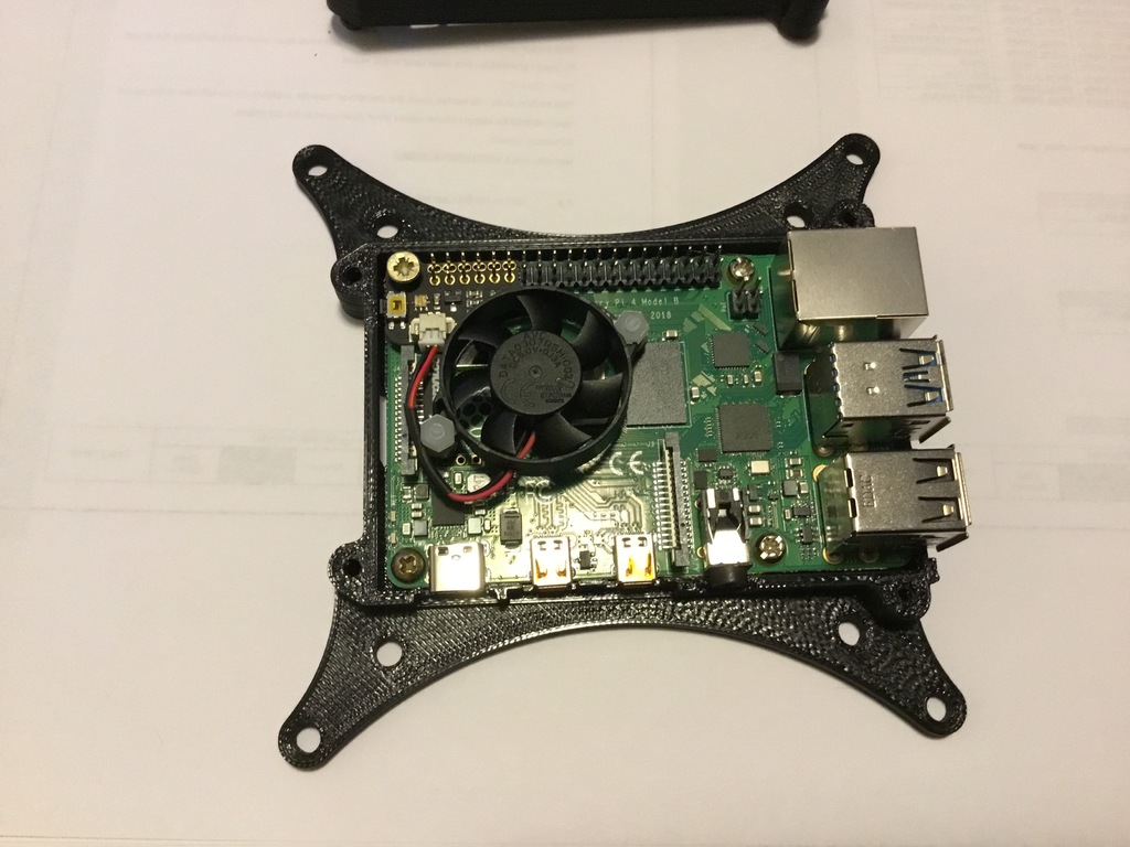 Raspberry Pi 4 case with 100mm VESA mount