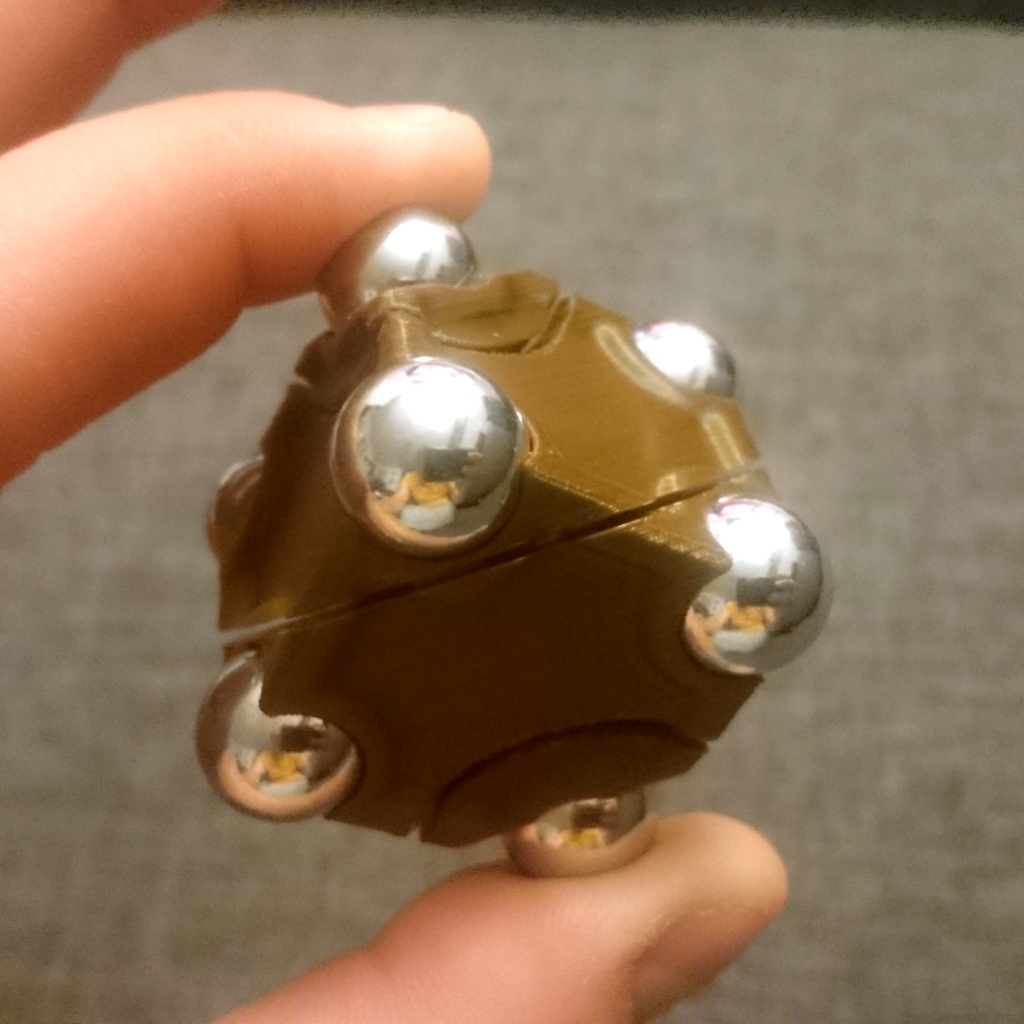 Cube Spinner with Ball-Vertices
