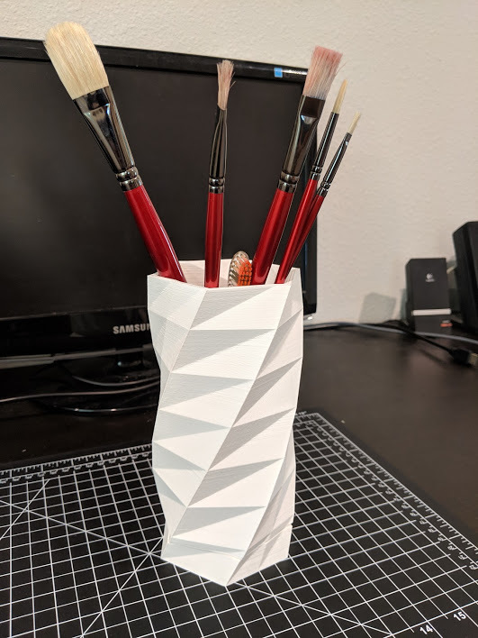Paintbrush Holder with Water Reservoir