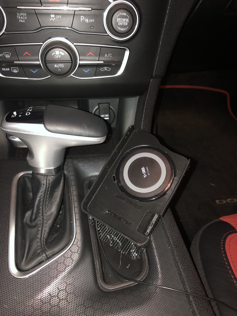 Iphone 8 2015-2018 Dodge Charger with Yogee inductive Charger