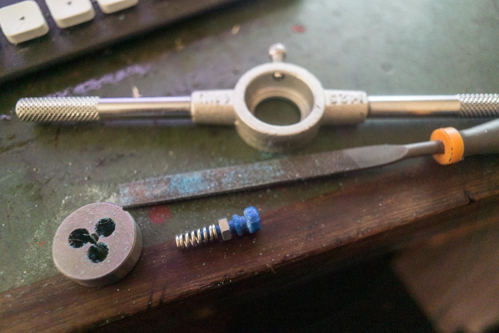 Titan M4 Thumb screw