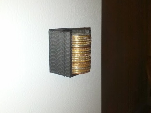 Fridge magnet quarter holder