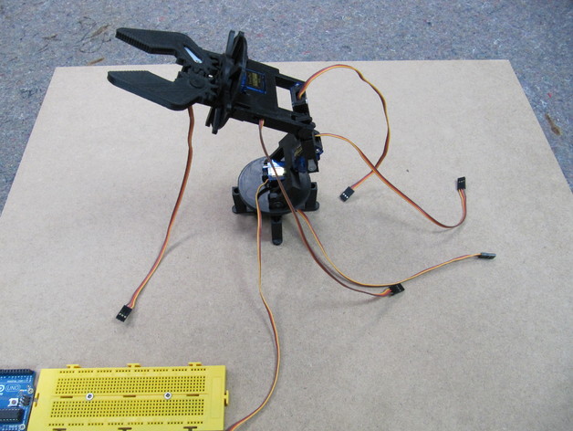 Educational robot arm with 6DOF