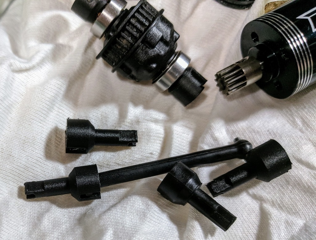 RC18 outdrive (diff to dogbone connector)