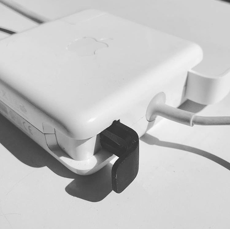 Macbook Pro 85 watt charger clip