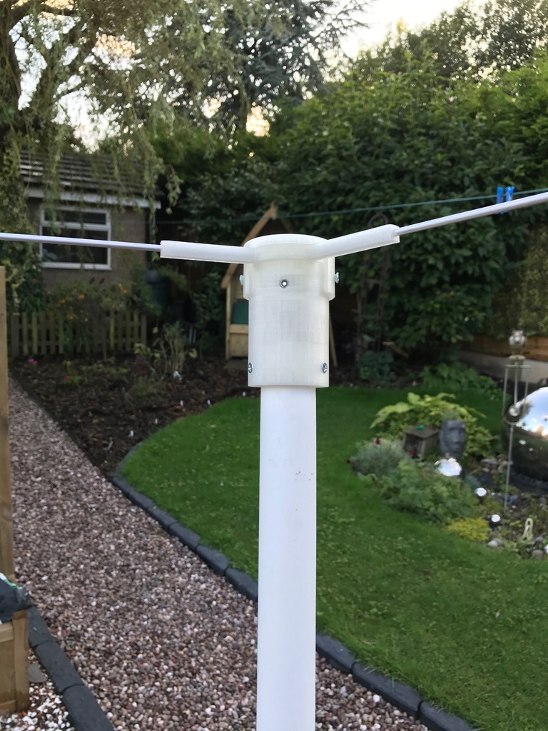 Dipole mount for weather satellite reception