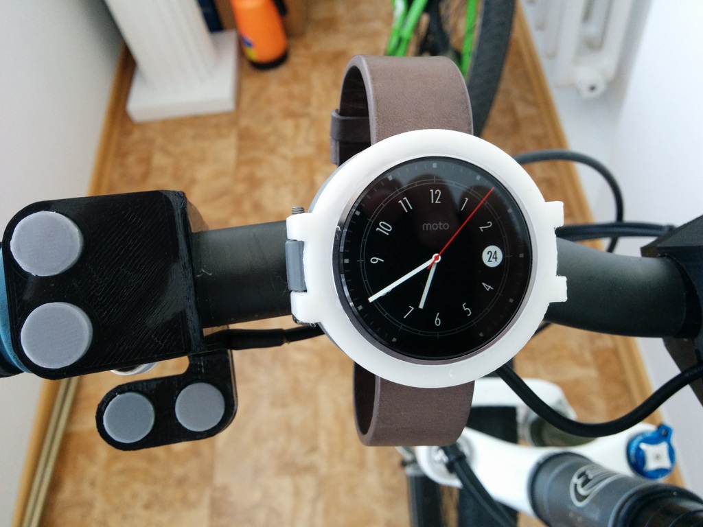 Moto 360 (gen. 1) bike handlebar clamp