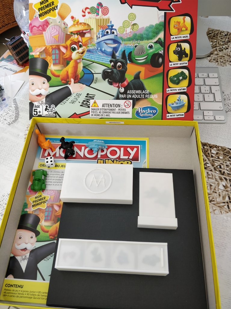 Monopoly Junior cases