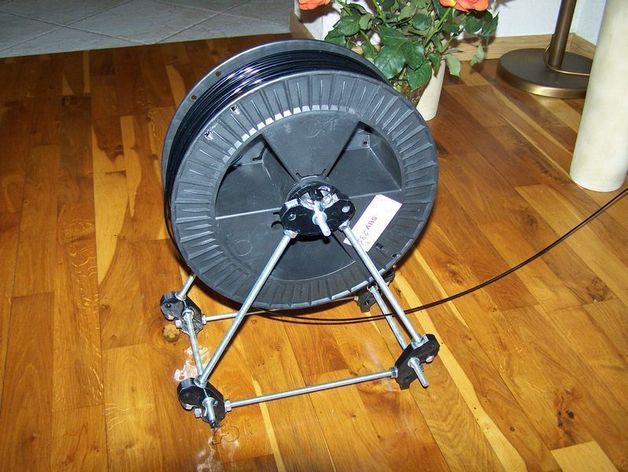 Spool holder for different spools