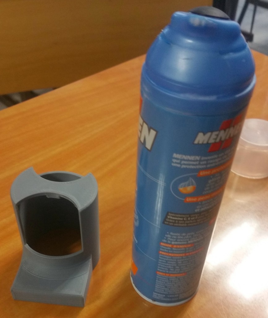 OT student project : single-handed handle for shaving foam can / poignée mono-manuel pour bombe de mousse à raser.