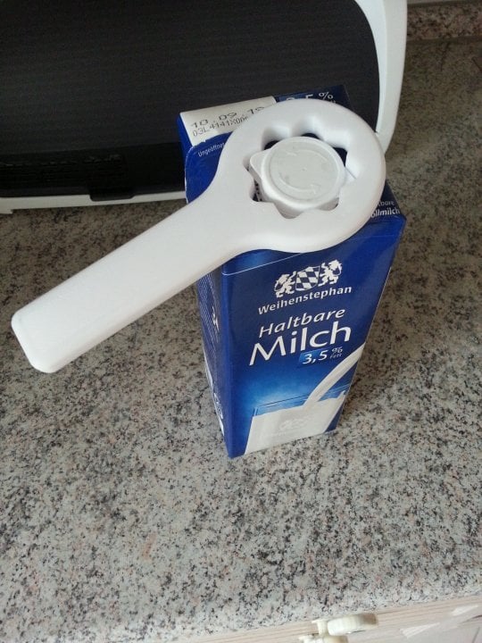 Milk bag opener