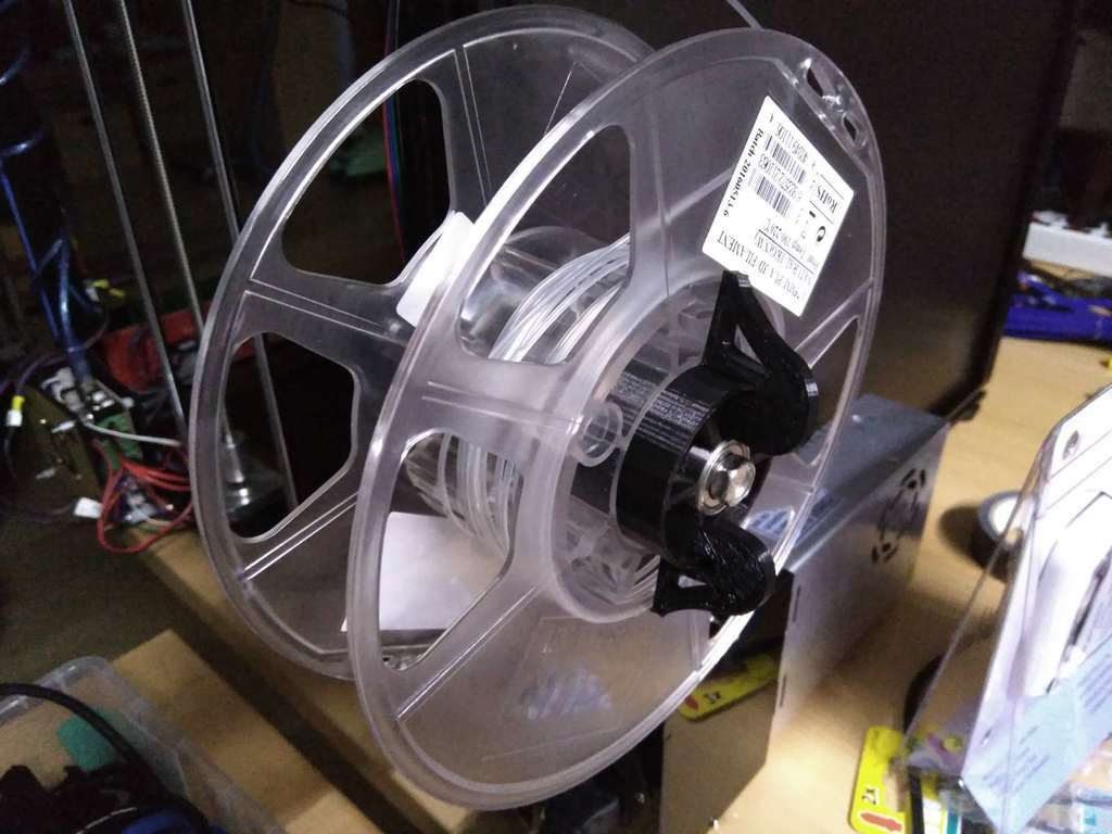 filament spool axle with spring-loaded clips