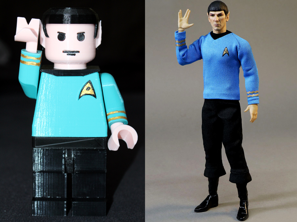 Vulcan salute (Spock Giant Lego Minifig)
