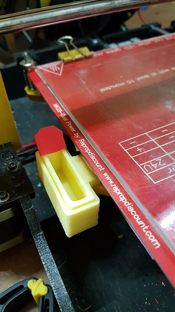 Hotend nozzle cleaning container