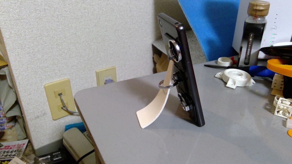 Smartphone stand for bunkering