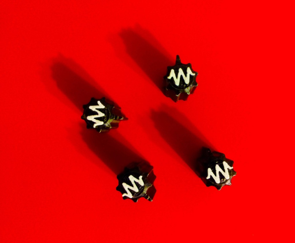 knob for 6mm shafts, fluted with indicator and tapered opening, with mattson mini modular logo