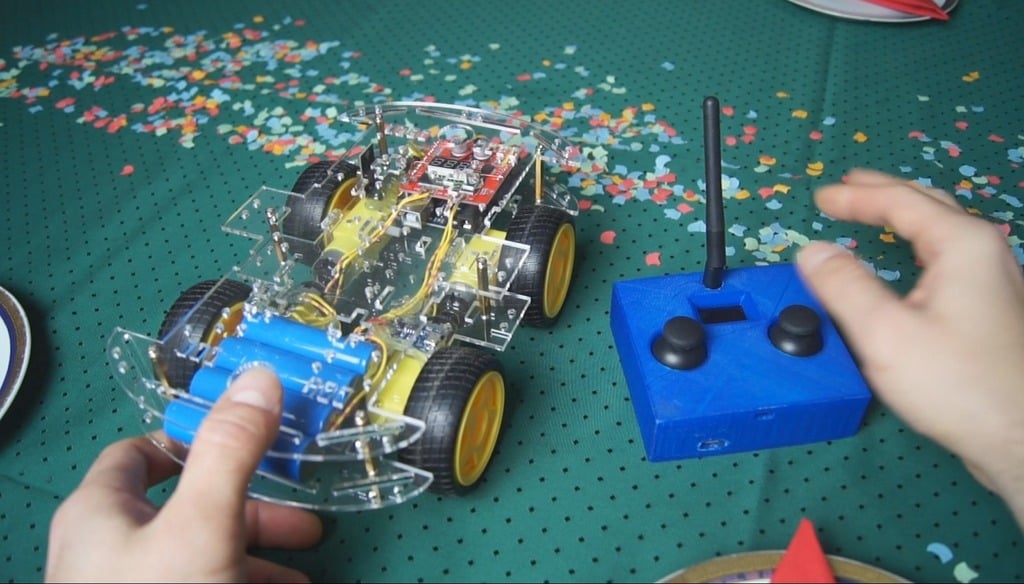 DIY Arduino RC Car with Battery and Remote