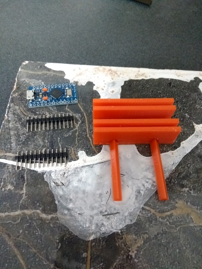 Single row pin (male/female) solder helper