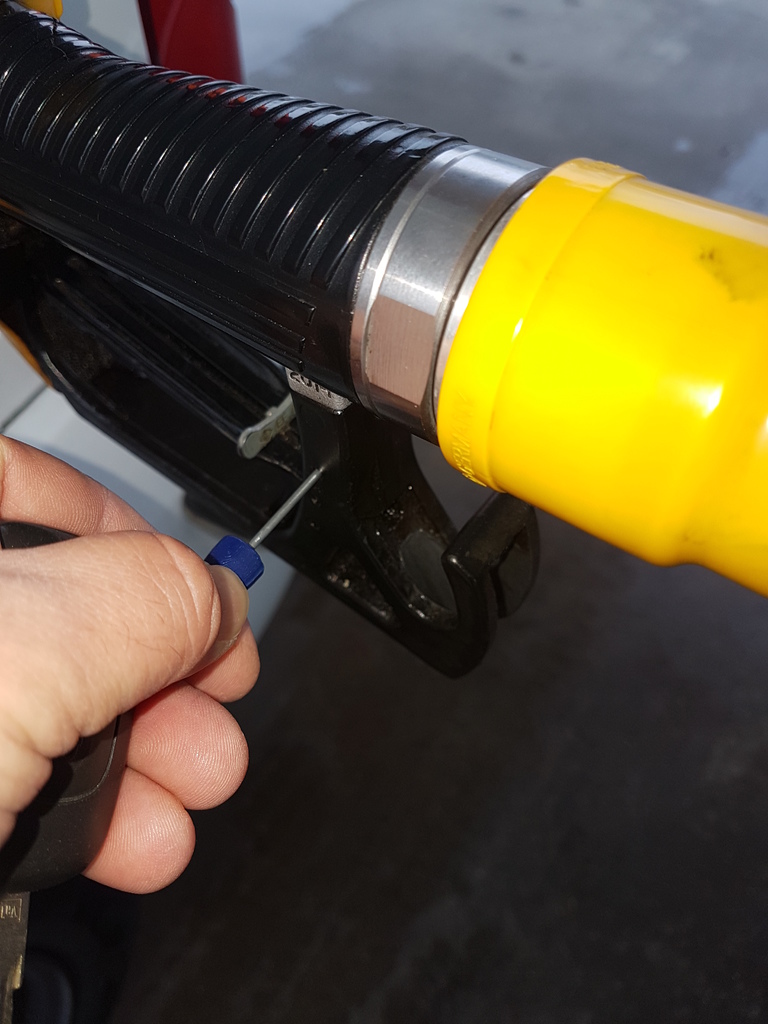 Gas pump nozzle needle (Goupille de pistolet à essence ou gasoil)