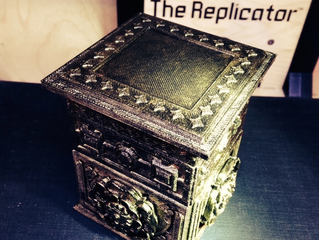 Decorative top piece for The Tudor Rose Box