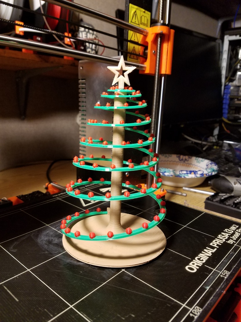 Spiral Christmas Tree with Ornaments! 