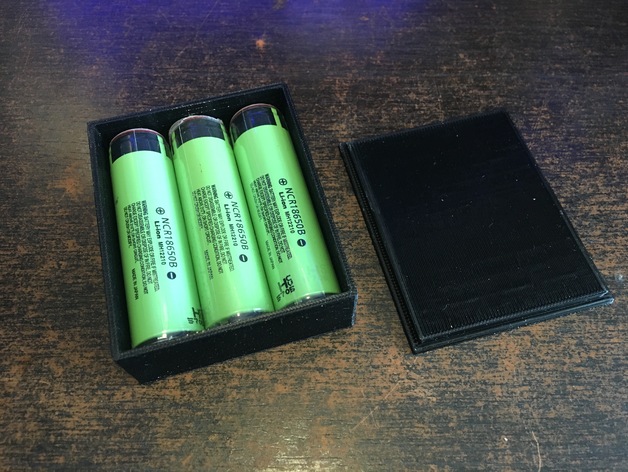 Simple 3 X 18650 Battery Case with Cover
