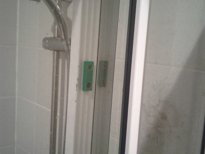 3 panel sliding shower screen pickup block