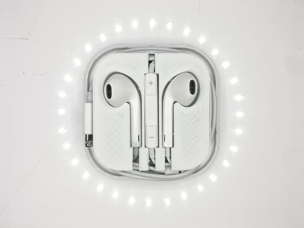 Apple EarPods (Lightning and Jack 3.5 Compatible)