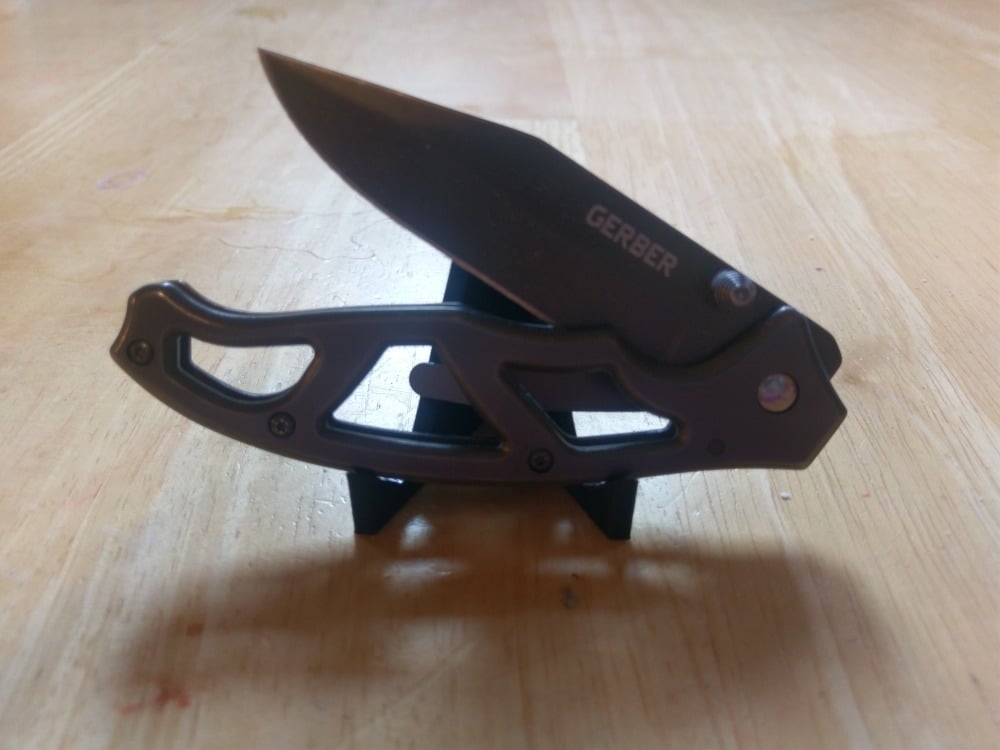 Simple knife holder