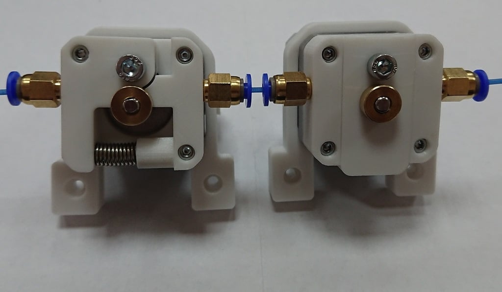 Compact direct drive extruder