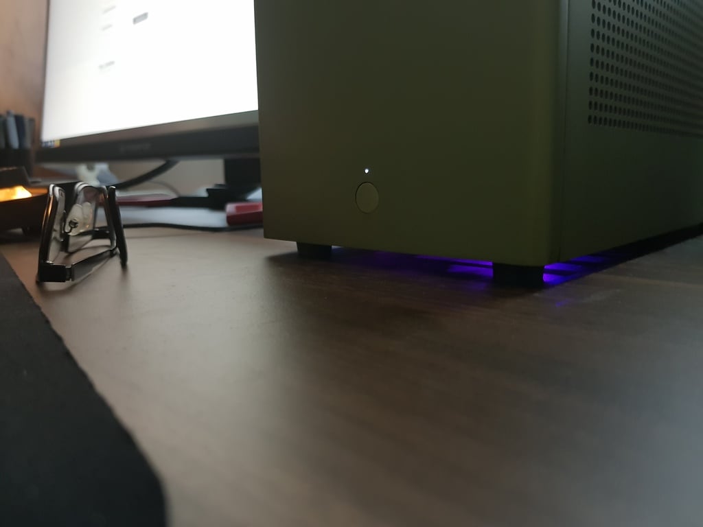 Feet for the Louqe Ghost S1 case