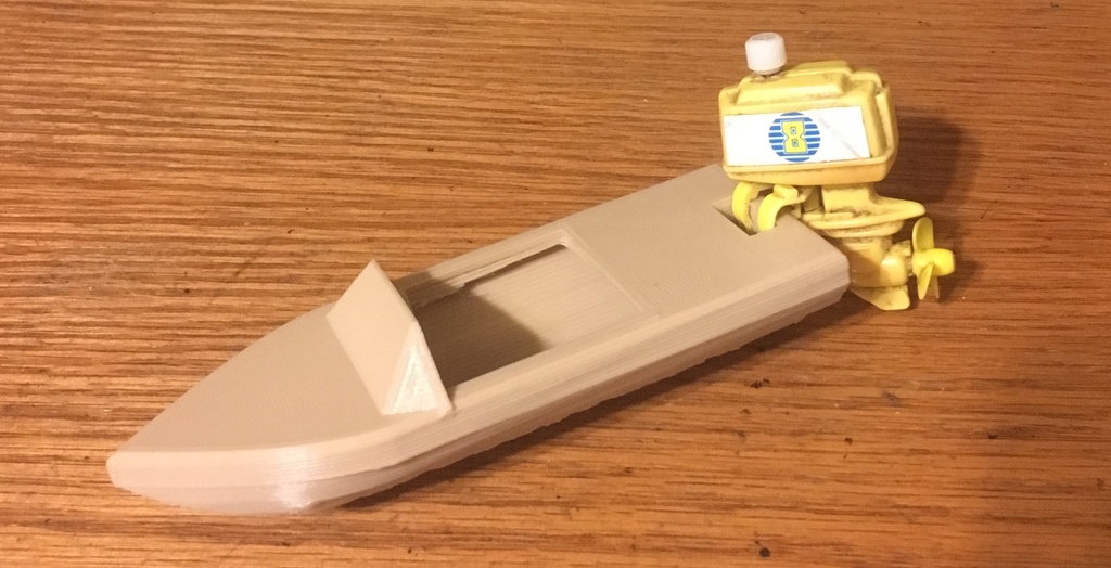 Speedboat for outboard windup motor